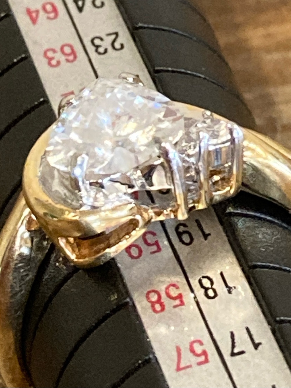 Gold Tone Heart-Center Ring Costume Jewelry Size 9 - Picture 3 of 17